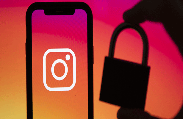 Facebook и Instagram обвиняют в слежке за людьми с помощью камер смартфонов