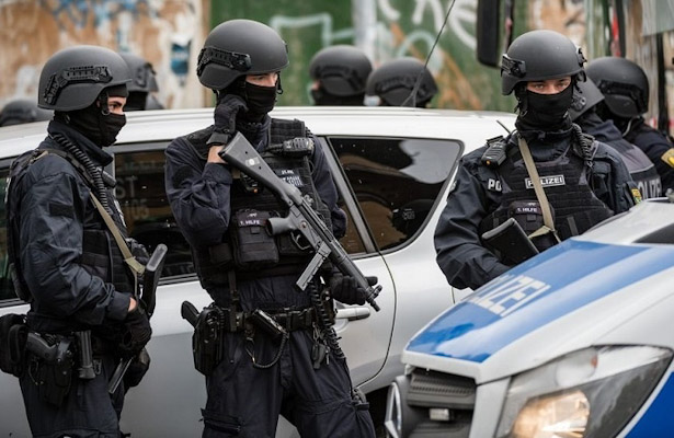 12 человек арестованы в Германии за нападение на мечети страны