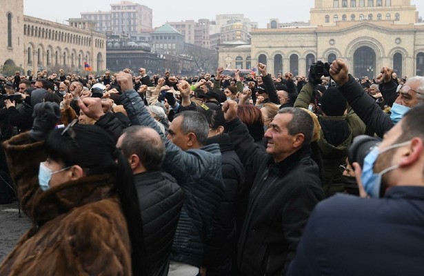 В Ереване прошла акция протеста, десятки задержанных