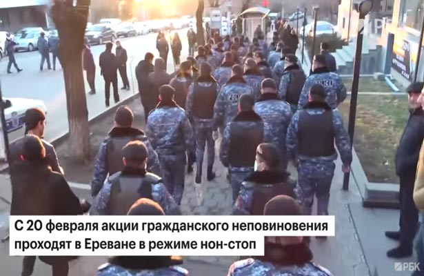 Армянская оппозиция ежедневно проводит акции протеста, требуя отставки Пашиняна