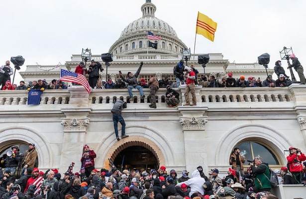 Иск против Трампа по обвинению в подстрекательстве к нападению на Конгресс