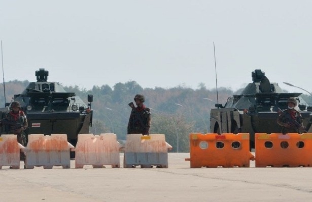 Армия Мьянмы объявила военное положение