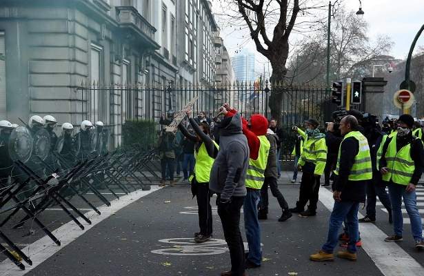 Столкновение бельгийской полиции с участниками многотысячного митинга