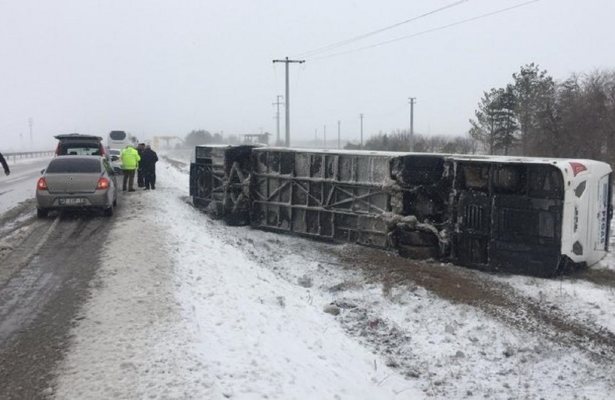 В Турции автобус с туристами попал в аварию, 34 человека ранены