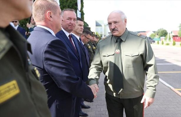 Лукашенко: Только всенародная оборона способна дать настоящий отпор противникам