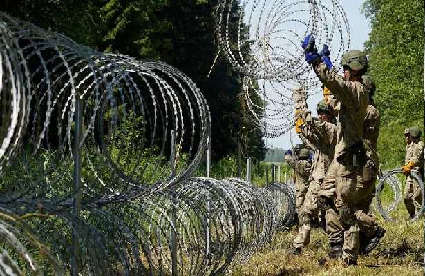 Латвия предупреждает о возможном «недоразумении» между силами НАТО и России