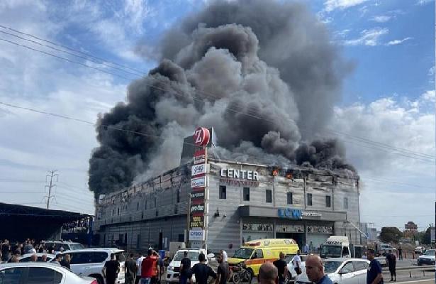 Семь сионистов пострадали в результате пожара в торговом центре