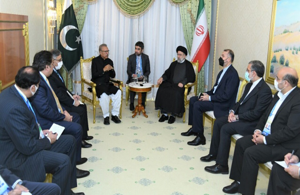 Президент Пакистана сделал акцент на реализации бартерной торговли с Ираном