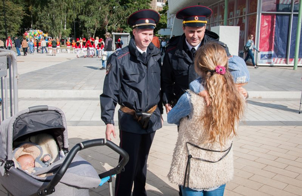 Полицейские помогли матери с ребенком