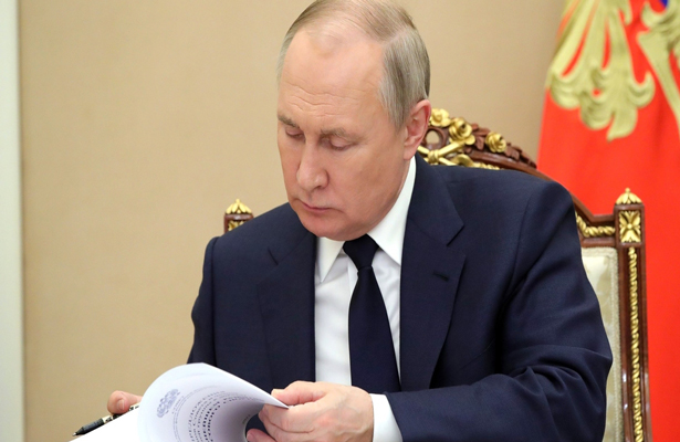 Президент РФ подписал закон о приостановке упрощенной выдачи виз для стран ЕС