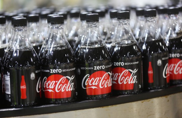 Продажи Coca-Cola HBC в России во II квартале упали почти вдвое