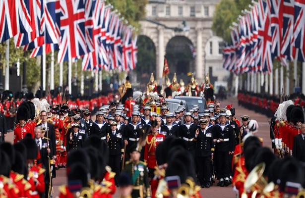 Десятки людей арестованы на похоронах британской королевы