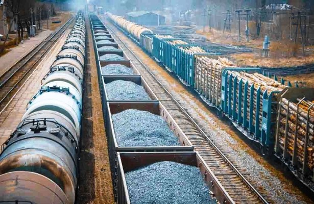 В Иране сообщили о контракте на транзит угля через железнодорожную границу Серхас