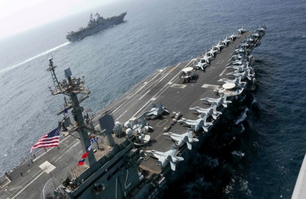 В результате пожара на авианосец «Нимиц» USS Abraham Lincoln 6 моряков получили легкие ранения