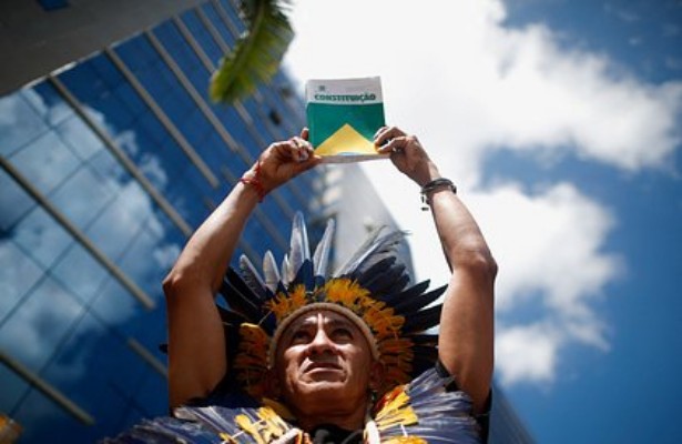 Болсонару обвинили в геноциде коренных жителей Амазонки
