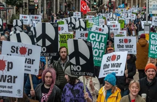 Лондонцы провели демонстрацию с требованием прекратить поставки оружия в Украину
