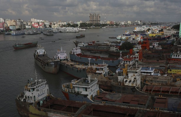 Посольство РФ в Бангладеш подтвердило запрет на заход 69 российских судов в порты страны