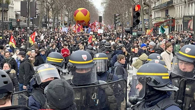 Во Франции проходит девятая общенациональная забастовка