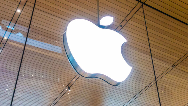 Топ-менеджер Apple ушел в Минобороны США
