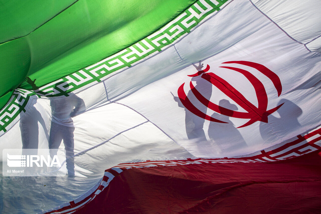 Самый большой флаг Исламской Республики Иран установили в водах Персидского залива