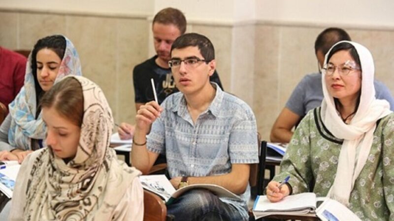 Сколько иностранных студентов учатся в иранских университетах?