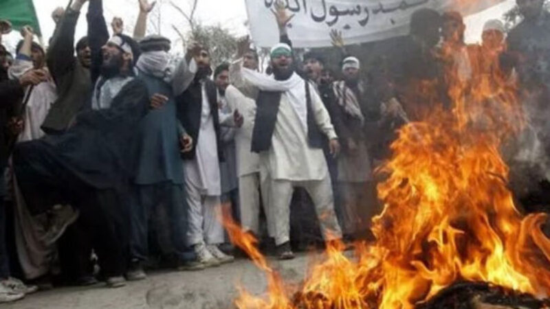 Талибы сожгли музыкальные инструменты в Афганистане