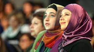 СМИ: в Иране полицейские патрули будут следить за соблюдением норм ношения хиджаба
