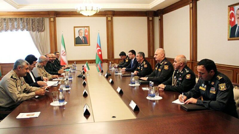 Делегация Вооруженных сил Ирана провела встречу с министром оброны Азербайджана