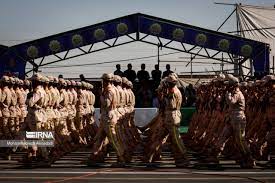 Вооруженные силы Ирана проводят военные парады в честь Недели священной обороны