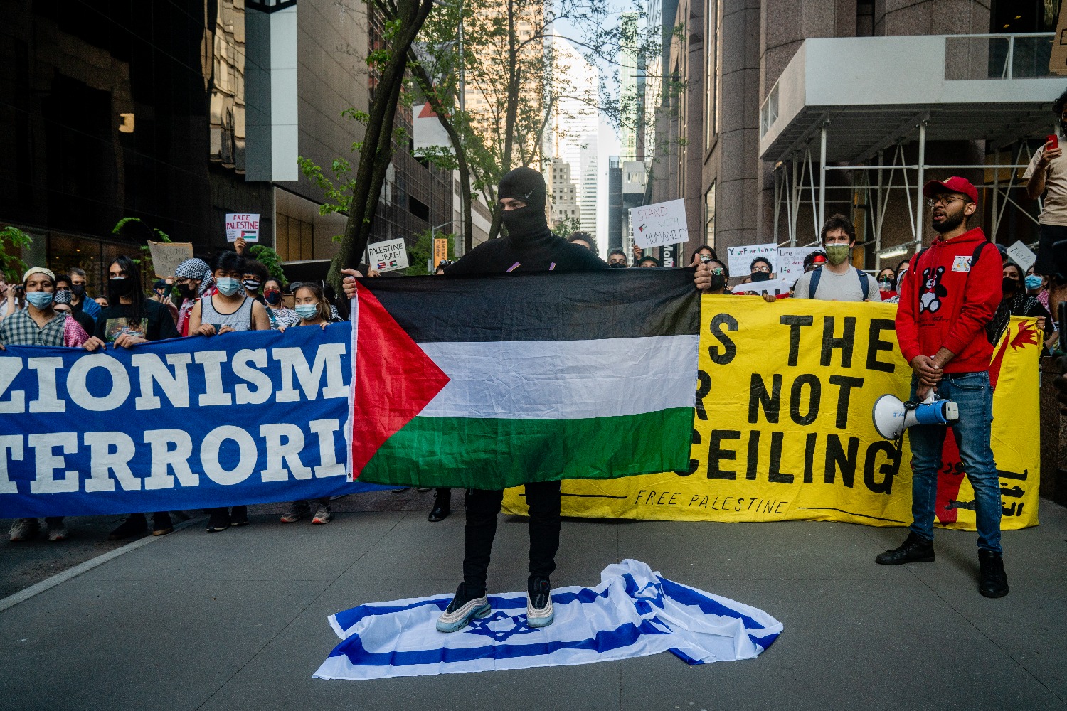 Антисемитские акции в Аргентине и США: «Смерть евреям-сионистам»
