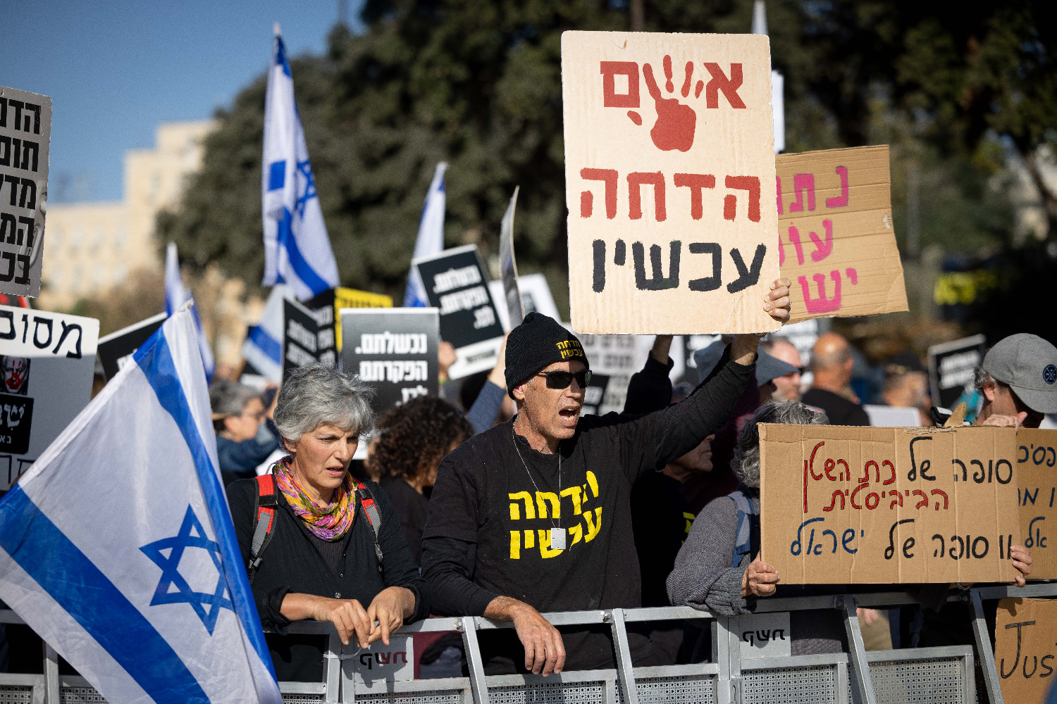 Опрос 12 телеканала: большинство израильтян хотят досрочных выборов и отстранения Нетанияху