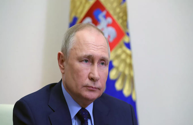 Путин: большинство россиян живут от зарплаты до зарплаты