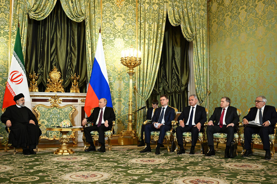 Шойгу заметили на встрече Путина с президентом Ирана в Москве