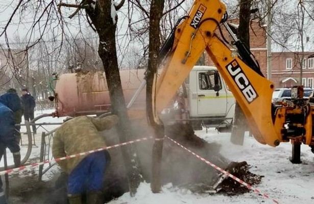 В Ивановской области пятеро подростков упали в яму с кипятком