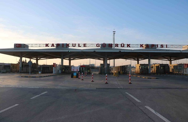 На границе Болгарии и Турции нашли спрятанный в грузовике самолет