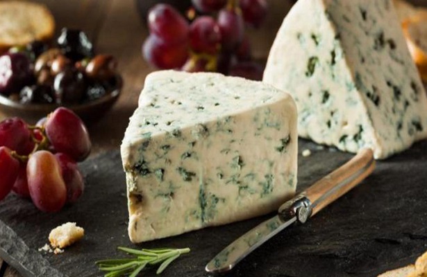 Продан самый дорогой сыр в мире: цена поражает