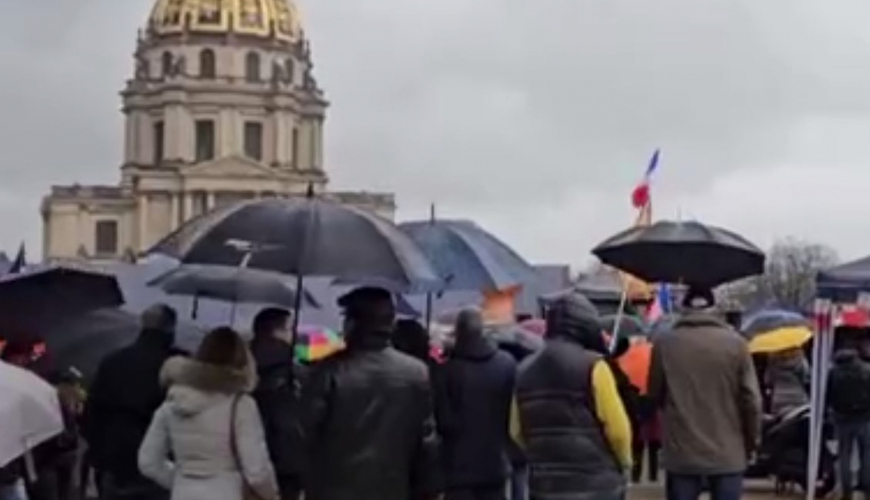 «Макрона в отставку!»: в Париже прошла акция протеста